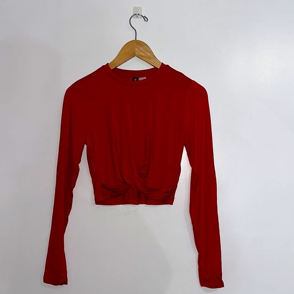 H&M Tops - H&M WOMEN’S LONG SLEEVE CROP TOP